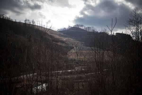 Behind Manchin’s Opposition, a Long History of Fighting Climate Measures | INFBusiness.com