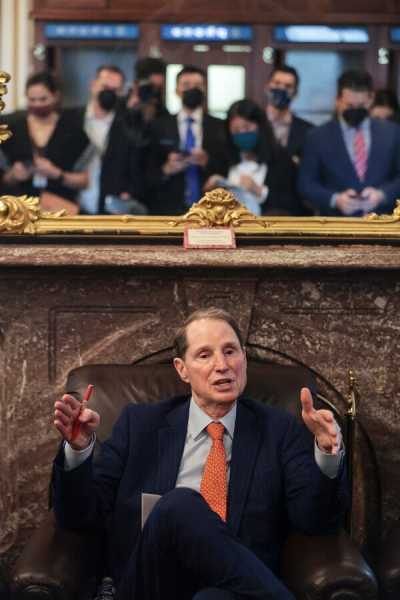 Rift Between Wyden and Son Shows the Challenge of Taxing the Ultrarich | INFBusiness.com