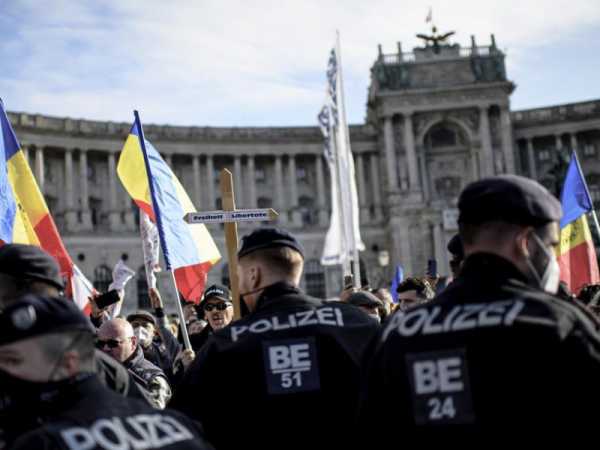 Clashes erupt at Brussels protest against Covid rules | INFBusiness.com