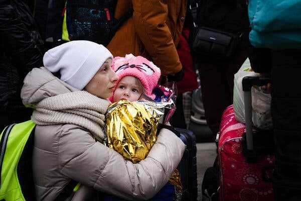 How Americans Can Sponsor Ukrainian Refugees | INFBusiness.com