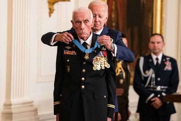 Biden Awards Medal of Honor to Vietnam Soldiers for ‘Incredible Heroism’ | INFBusiness.com