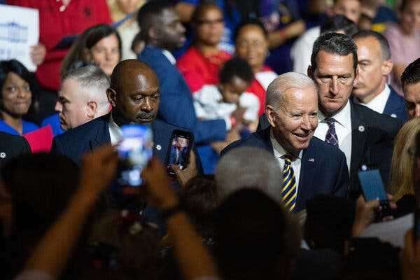 Times/Siena Poll: Biden’s Approval Hits 33 Percent; Democrats Want 2024 Options | INFBusiness.com