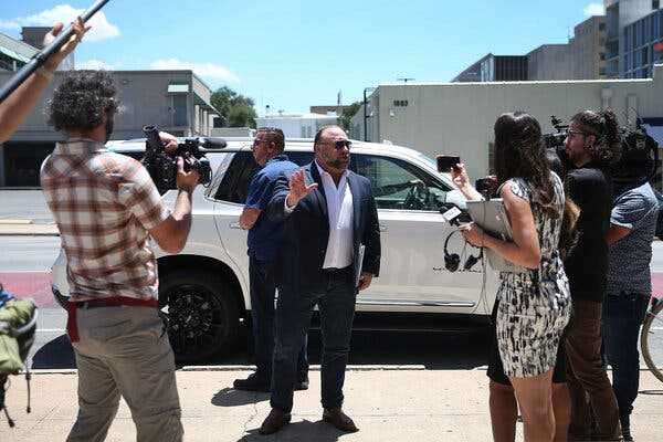 Lawyer Says He Intends to Give Alex Jones’s Texts to House Jan. 6 Panel | INFBusiness.com