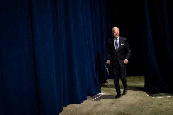 Democrats’ Midterm Dilemma: How to Back Biden, Yet Shun Him, Too | INFBusiness.com