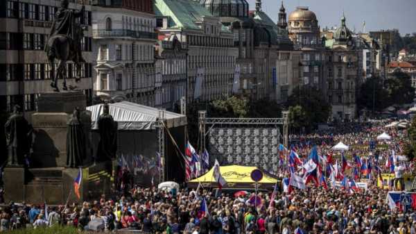 Tens of thousands protest in Prague against Czech government, EU and NATO | INFBusiness.com