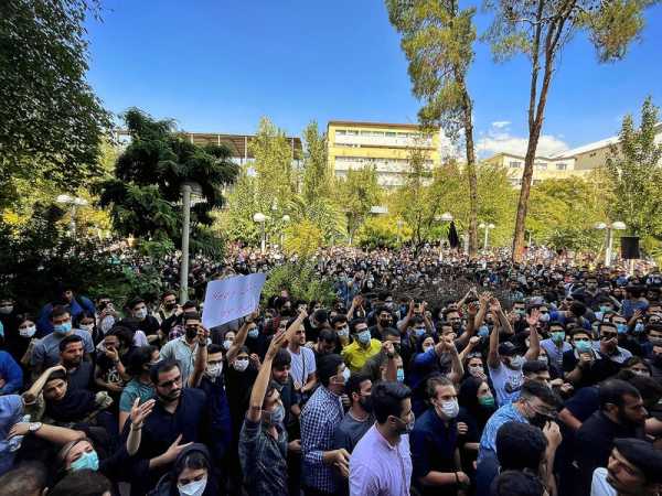 Iranian abroad: "We are fighting a despotic regime" | INFBusiness.com