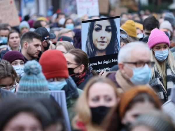 Poland’s de facto abortion ban risks lives, says MEP | INFBusiness.com