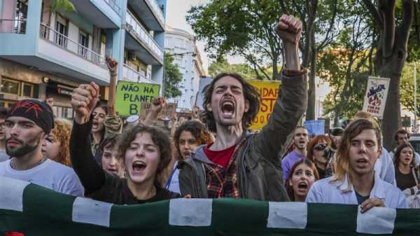 Climate protesters in Portugal storm building, urge minister to step down | INFBusiness.com