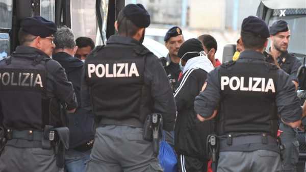 Migrant smugglers intercepted in Italy | INFBusiness.com