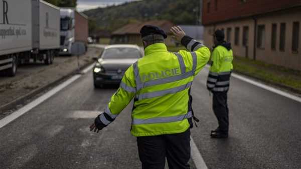 Czech-Slovak border checks to remain despite drop in irregular migration flows | INFBusiness.com