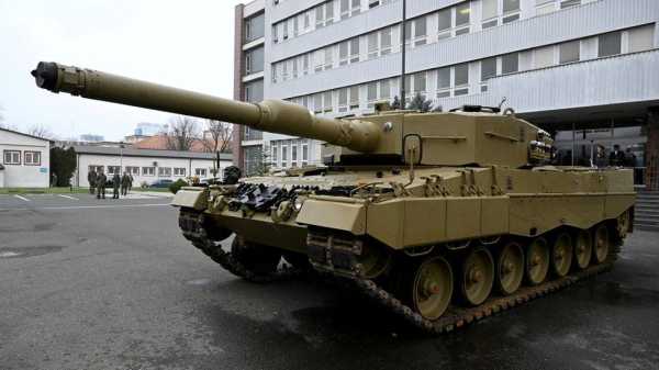 Ukraine's new tanks an upgrade - but may arrive too late | INFBusiness.com