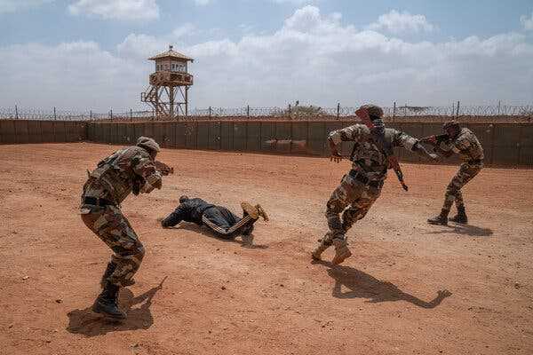 U.S. Commandos Advise Somalis in Fight Against Qaeda Branch | INFBusiness.com