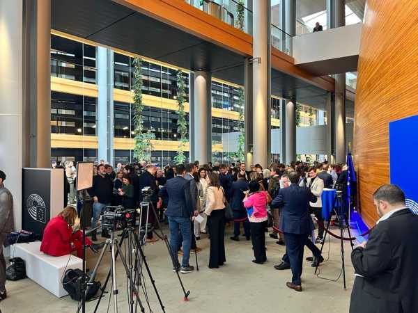 EU parliament plenary halted by Kurds demanding freedom for Öcalan | INFBusiness.com