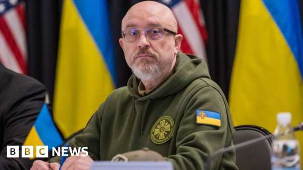 Ukraine war: Russia planning 24 February offensive, Ukrainian defence minister says
