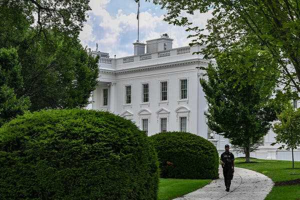 Secret Service Investigating Who Brought Cocaine Into the White House | INFBusiness.com