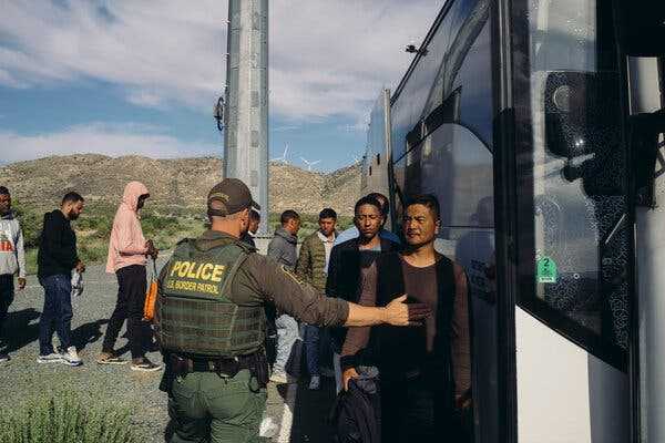 Lawyers Say Helping Asylum Seekers in Border Custody Is Nearly Impossible | INFBusiness.com