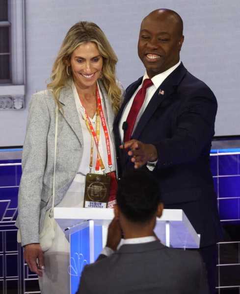 Tim Scott Appears With Girlfriend Onstage After Republican Debate | INFBusiness.com