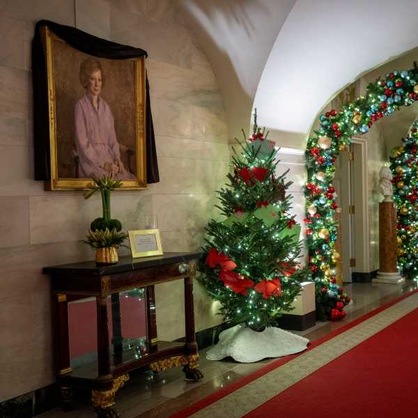 What It Takes to Transform the White House for the Holidays | INFBusiness.com