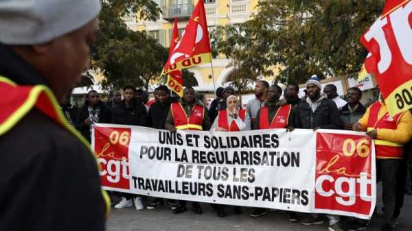 French left unites against national immigration bill, EU migration pact | INFBusiness.com