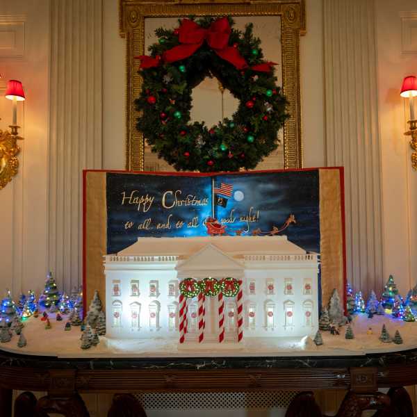 What It Takes to Transform the White House for the Holidays | INFBusiness.com