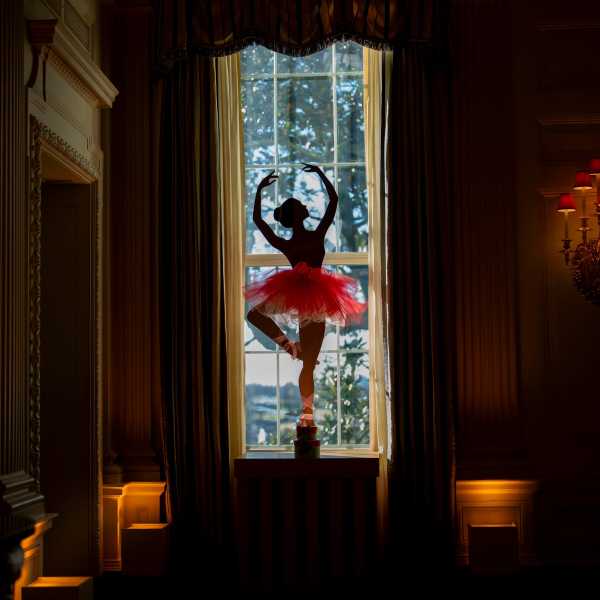 What It Takes to Transform the White House for the Holidays | INFBusiness.com