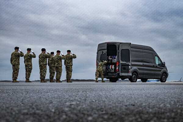 Photo: Biden Sees Dignified Transfer of 3 Troops Killed in Jordan | INFBusiness.com