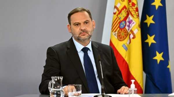 Ex-minister leaves Sanchez’s party amid pressure over corruption, keeps MP seat | INFBusiness.com