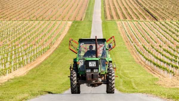 Croatian farmers protest in solidarity with EU colleagues