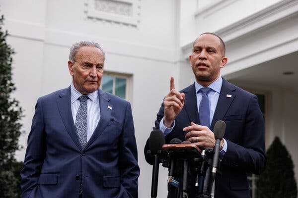 Jeffries Suggests Democrats Would Save Johnson From Removal Over Ukraine Aid | INFBusiness.com