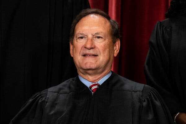 Experts Question Alito’s Failure to Recuse Himself in Flag Controversy | INFBusiness.com