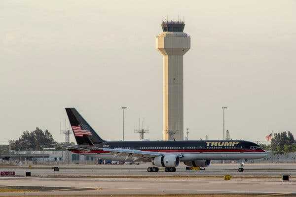 Trump’s Jet Clipped a Parked Plane in Florida | INFBusiness.com