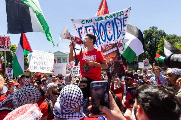 Protest Against Gaza War Draws Thousands to the White House | INFBusiness.com