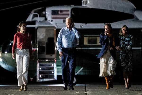 Biden’s Family Tells Him to Keep Fighting as They Huddle at Camp David | INFBusiness.com