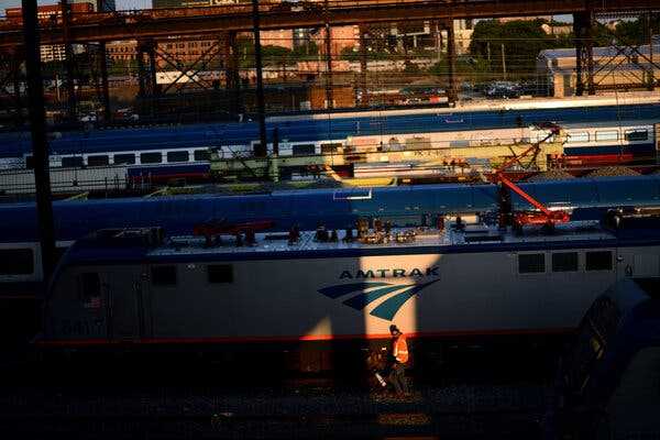 Amtrak Pays Executives Hefty Bonuses as Losses Continue | INFBusiness.com