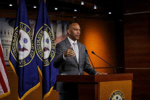 Hakeem Jeffries Plans to Discuss Biden’s Candidacy With Top House Democrats | INFBusiness.com