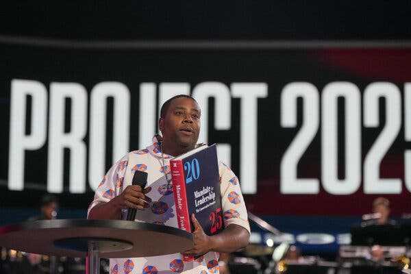 Kenan Thompson Uses Project 2025 Book in DNC Skit | INFBusiness.com