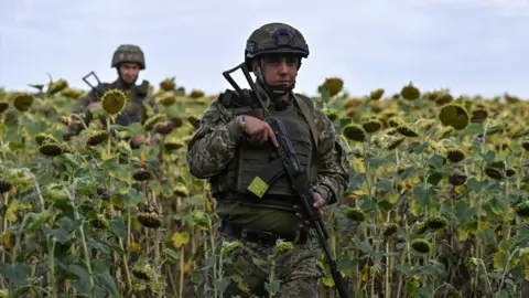 Ukrainians warn of being surrounded as Russia advances in east | INFBusiness.com