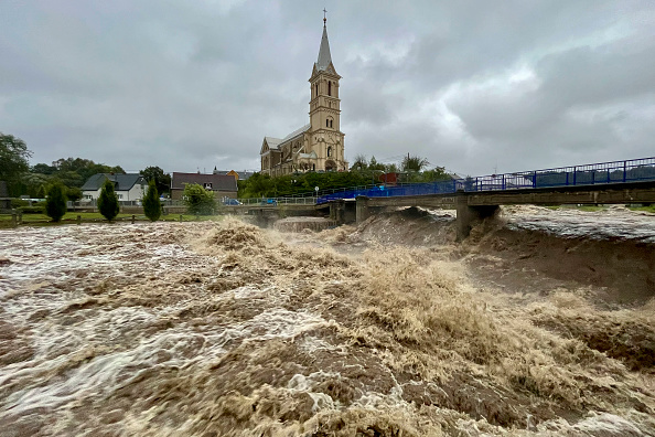 Flooded Czech municipalities struggle to organise elections