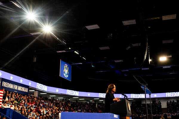 Kamala Harris Meets With Arab and Muslim Leaders in Michigan