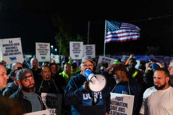 Biden Scrambles to Contain Economic and Political Fallout of Port Strike