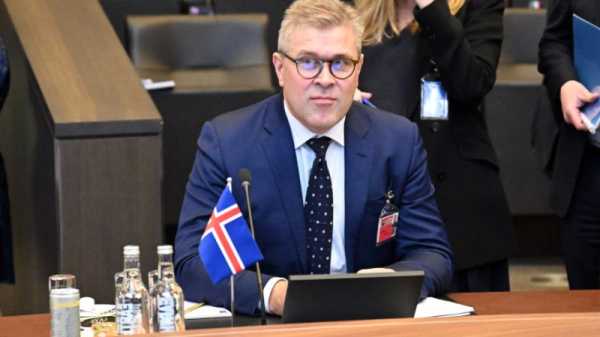 Iceland’s government coalition collapses, PM calls for snap elections | INFBusiness.com