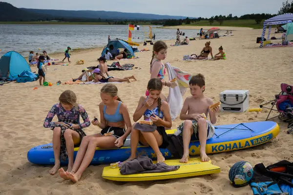 What's special about Pondy Beach in Sydney? It's 50 miles off the coast. | INFBusiness.com