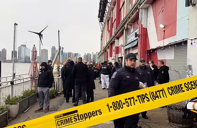 A helicopter crashed into the Hudson River near Manhattan on Thursday, authorities said. Helicopter crashes in Hudson River near Manhattan | INFBusiness.com