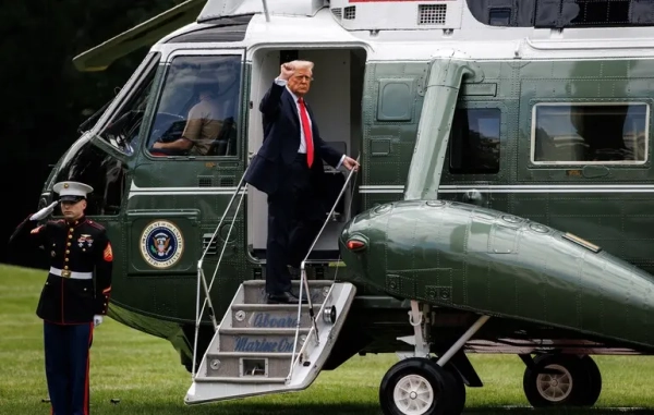 <p><img src="/wp-content/uploads/2025/09/8b052dd3d5538341e26e342f9f6c6c64.webp" width="630" height="340" class="img" alt="Американця звинуватили у тяжкому злочині через наведення лазерної указки на гелікоптер Трампа" title="American charged with felony for pointing laser pointer at <!--more-/>-->Trump's helicopter" fetchpriority="high" decoding="async" width="630" height="340" /> Man who pointed laser pointer at Trump's helicopter faces five years in prison | INFBusiness.com