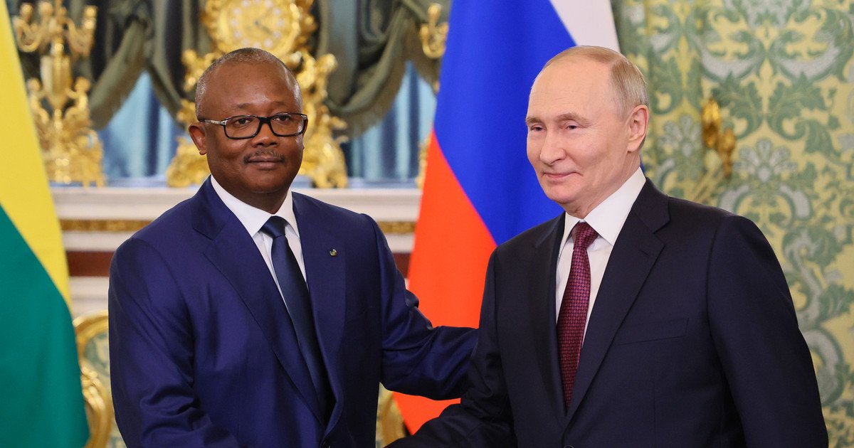 Президент Ембало та президент Путін