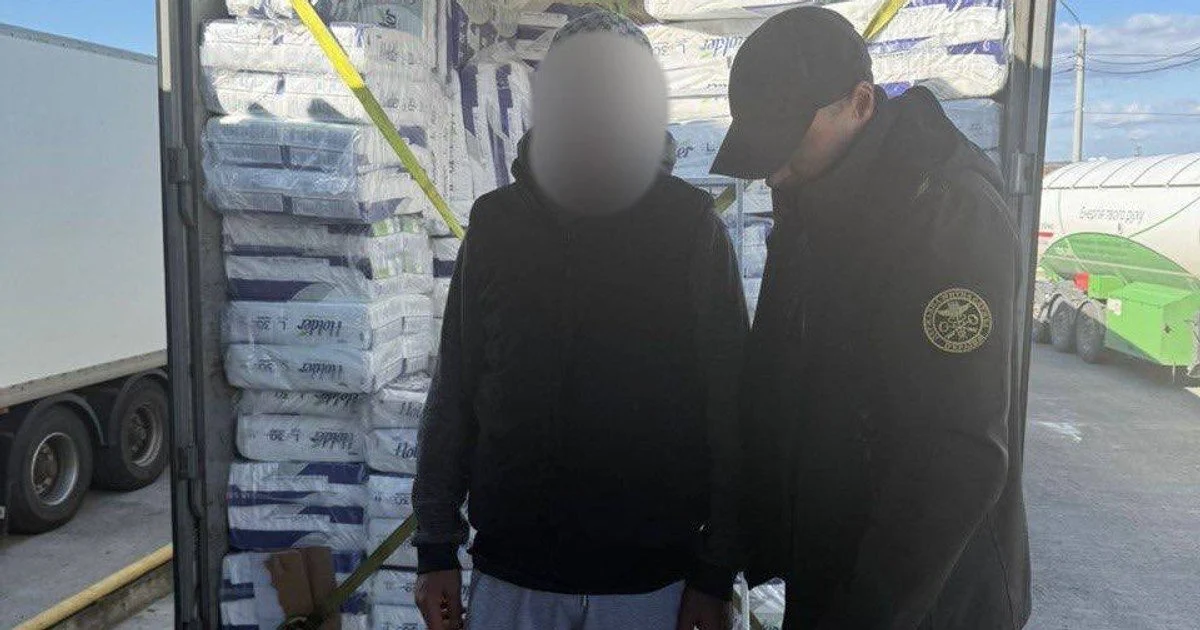 Сирієць, якого українські митники помітили у вантажівці з підгузками