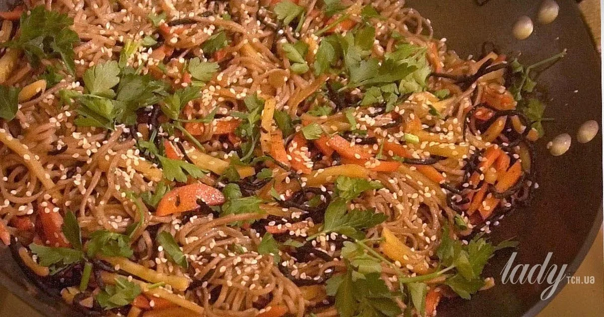 Рецепт удону з куркою та овочами у соусі теріякі