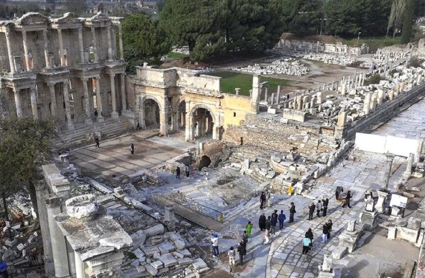 Turkey: Rare 1st-Century Relics Unearthed (with Image)