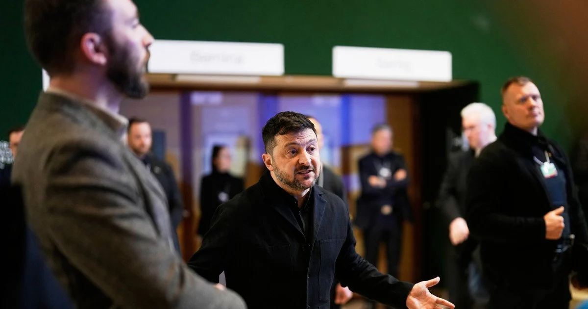 Президент України Володимир Зеленський спілкується зі ЗМІ на щорічній зустрічі Всесвітнього економічного форуму в Давосі