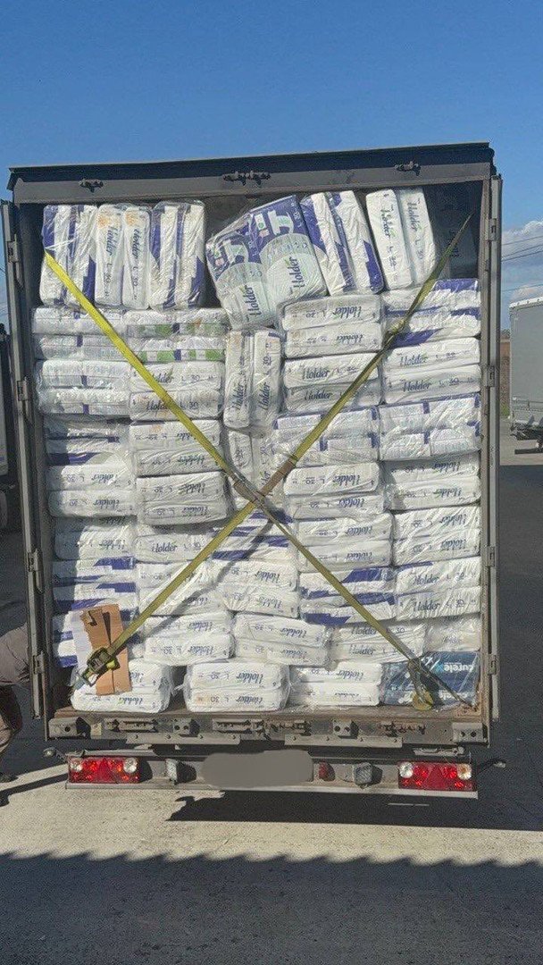 Chernivtsi customs caught a Syrian trying to travel to Ukraine in a truck with diapers / © Chernivtsi customs